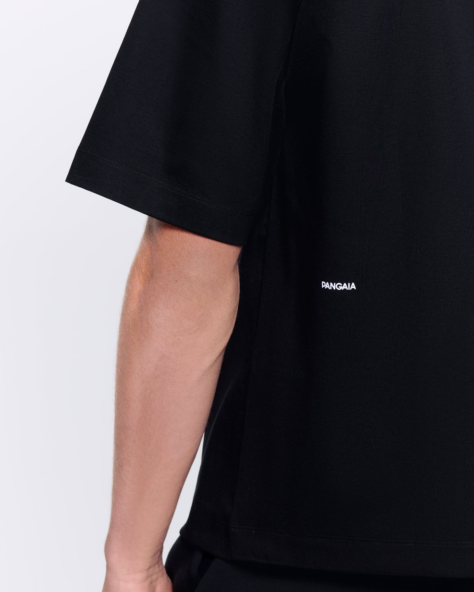DNA_OVERSIZED_T-SHIRT_BLACK_MENS_DETAIL