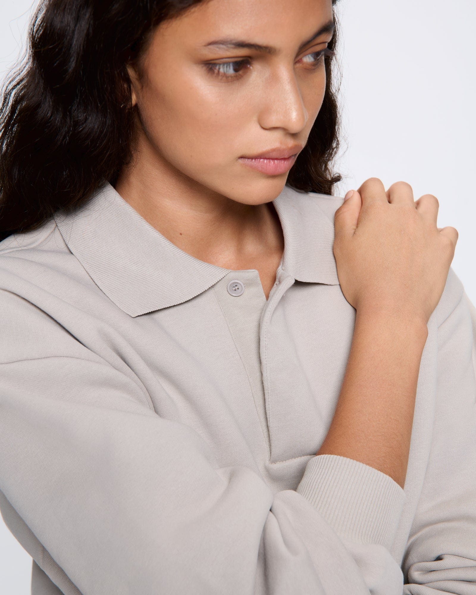 DNA_POLO-NECK-SWEATSHIRT_STONE_WOMENS_DETAIL