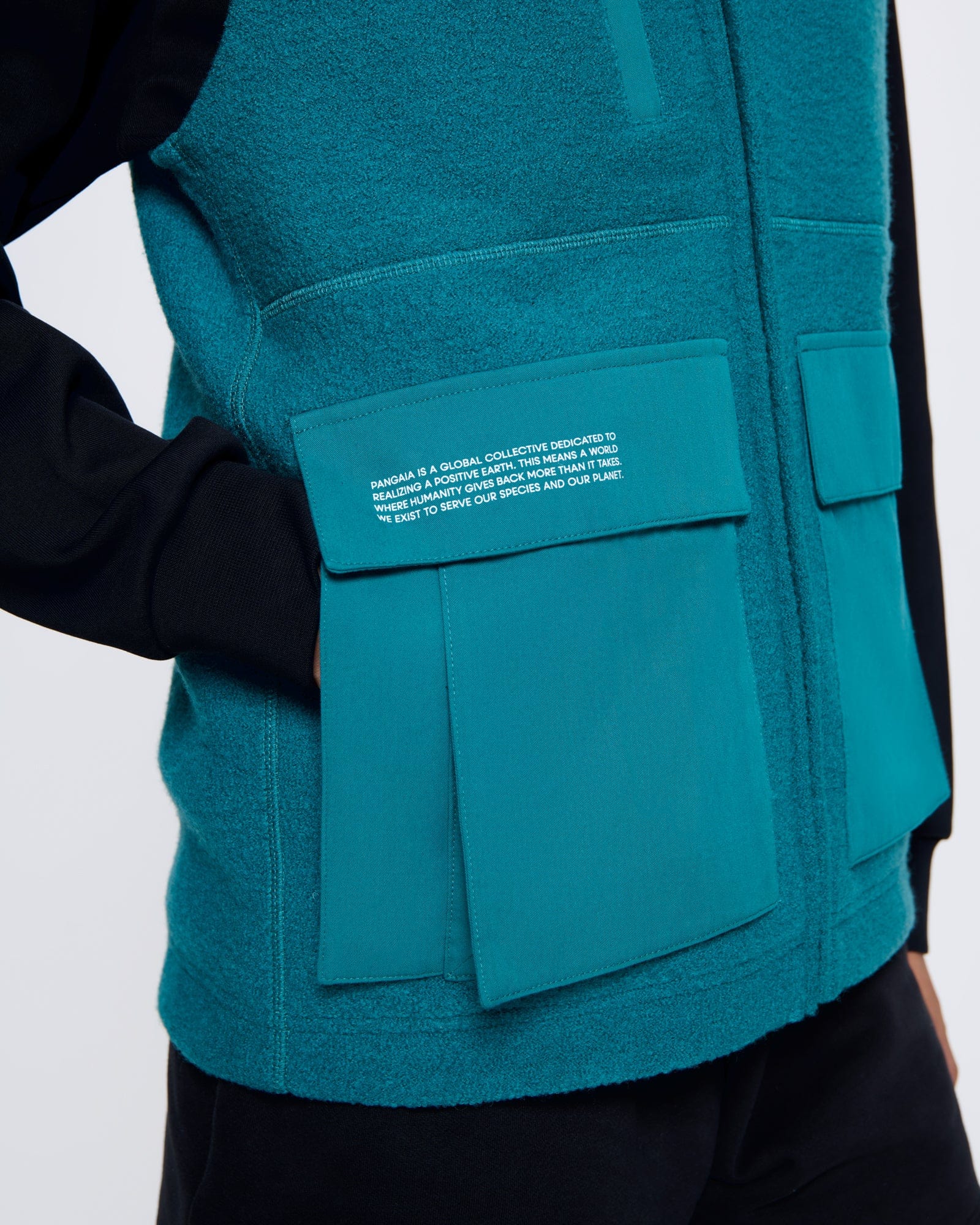 DNA_UTILITY-WOOL-GILET_SCARAB-TEAL_WOMENS_DETAIL