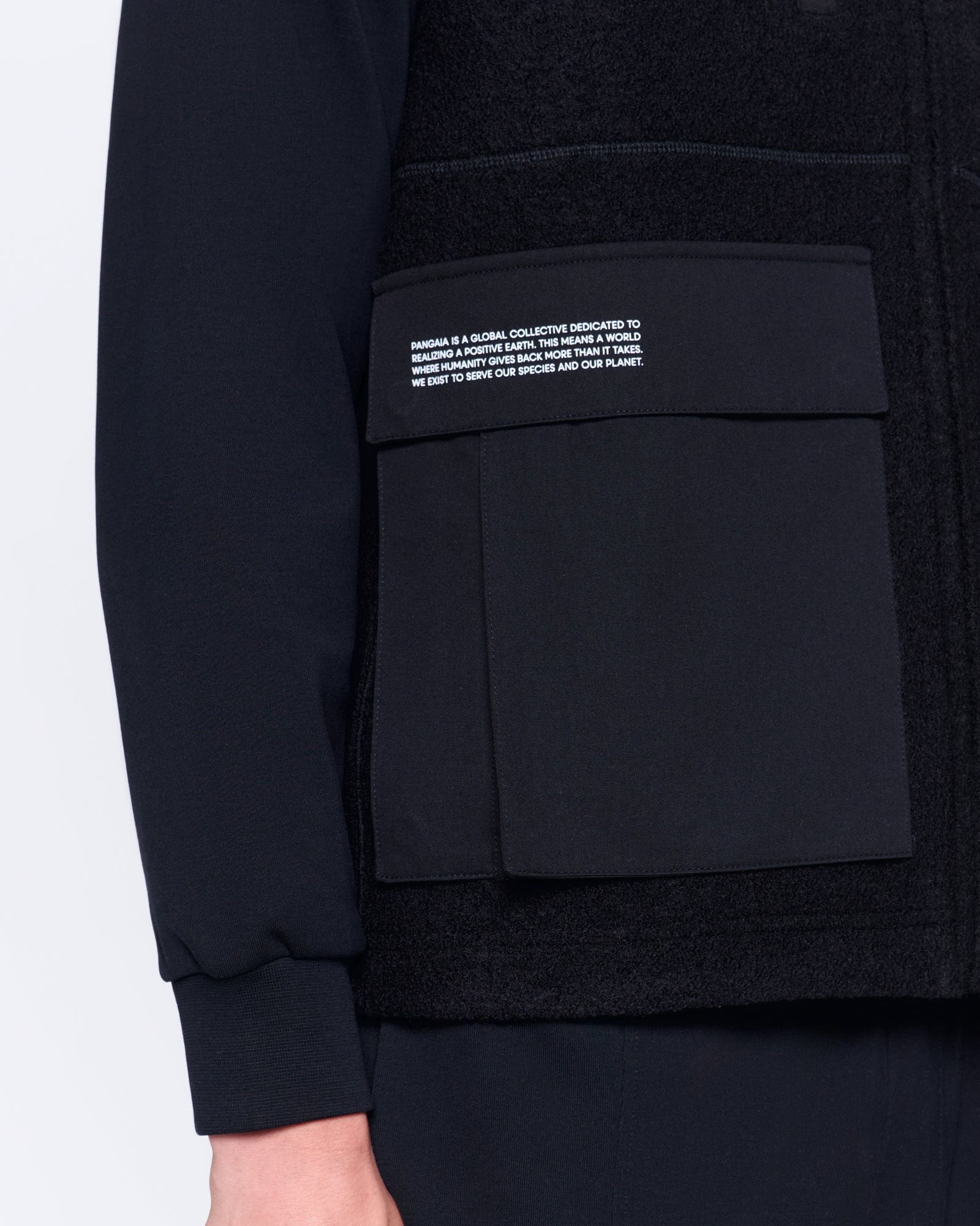 DNA_UTLITY_WOOL_GILET_BLACK_MENS_DETAIL