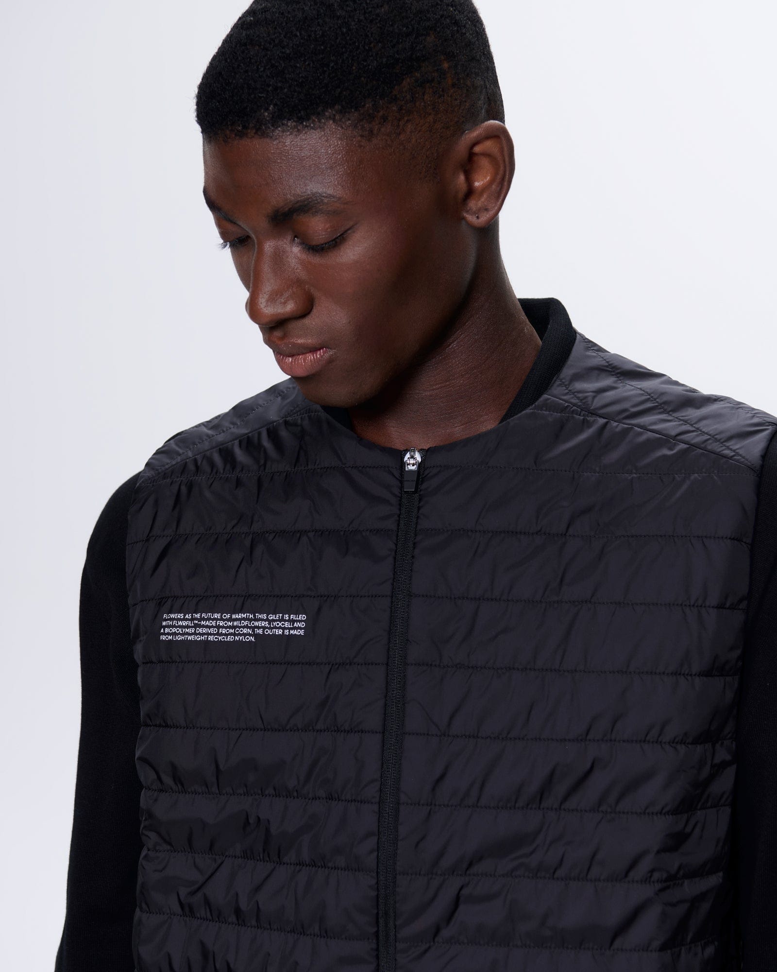FLOWER_WARMTH_LIGHT_GILET_BLACK_MENS_DETAIL