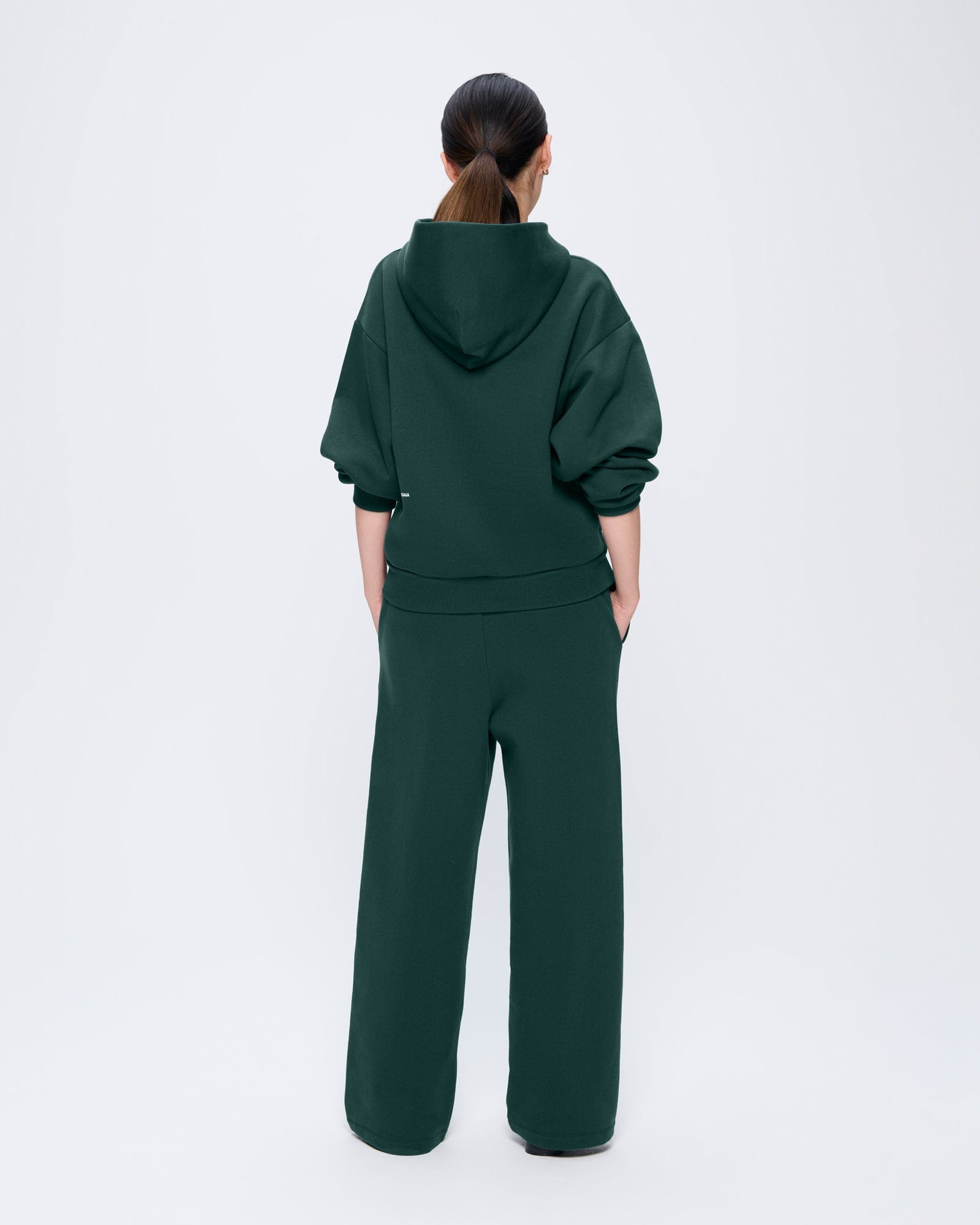 HEAVYWEIGHT-STRAIGHT-LEG_TRACK-PANTS_FOLIAGE-GREEN_BACK_Retouched