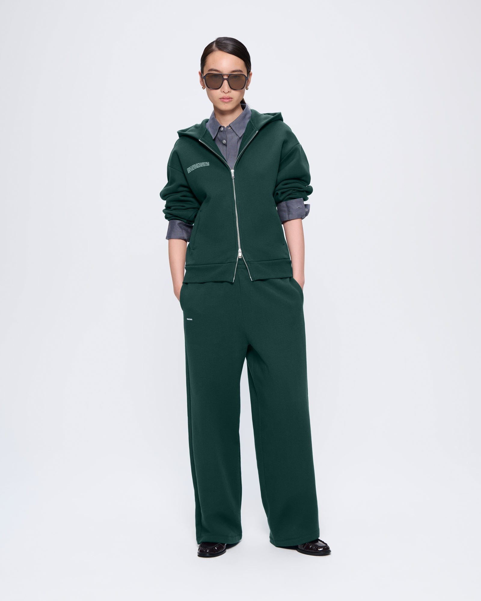 HEAVYWEIGHT-STRAIGHT-LEG_TRACK-PANTS_FOLIAGE-GREEN_WOMENS_LEAD_Retouched