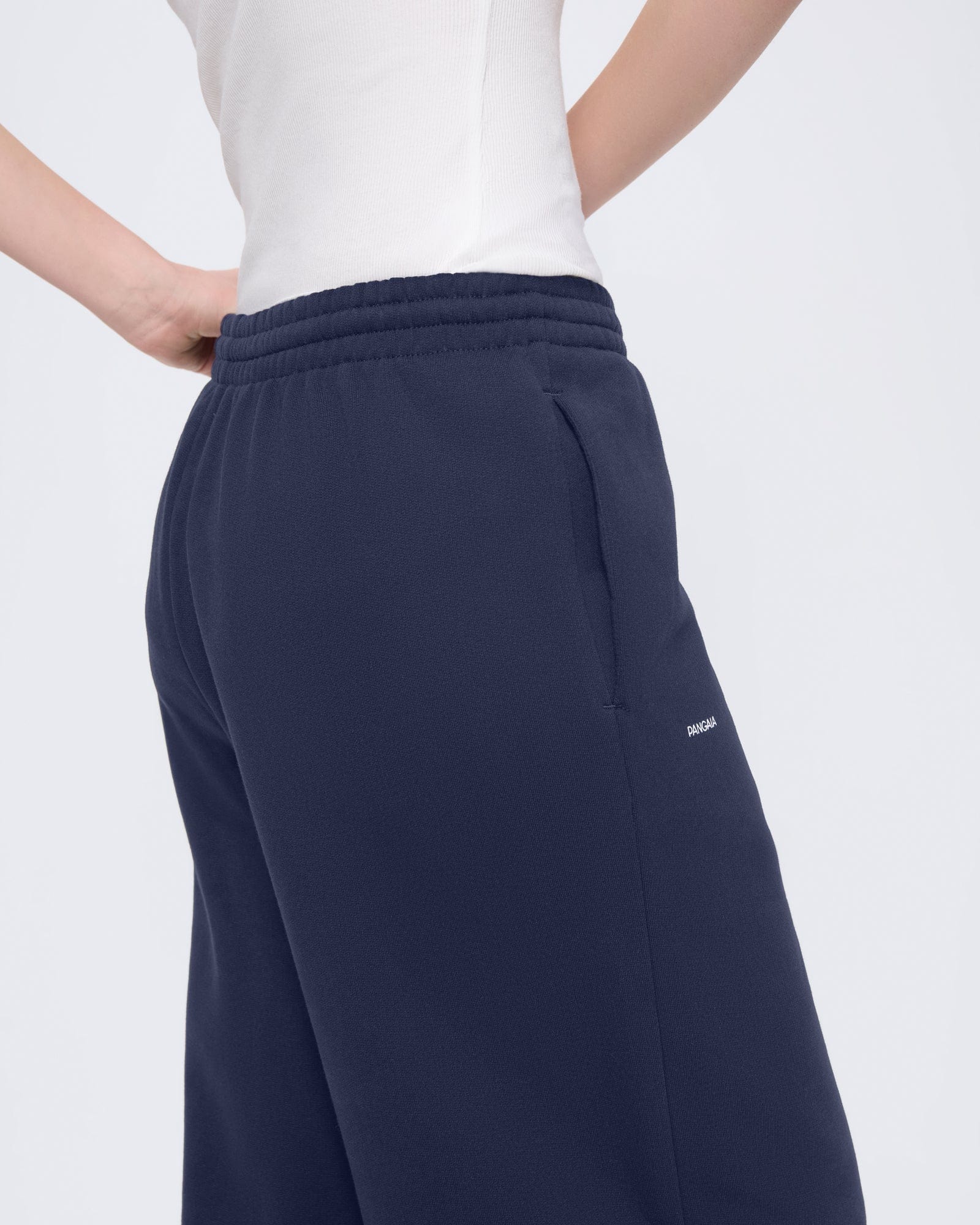 HEAVYWEIGHT_STRAIGHT-LEG_TRACK-PANTS_NAVY_WOMENS_DETAIL_Retouched