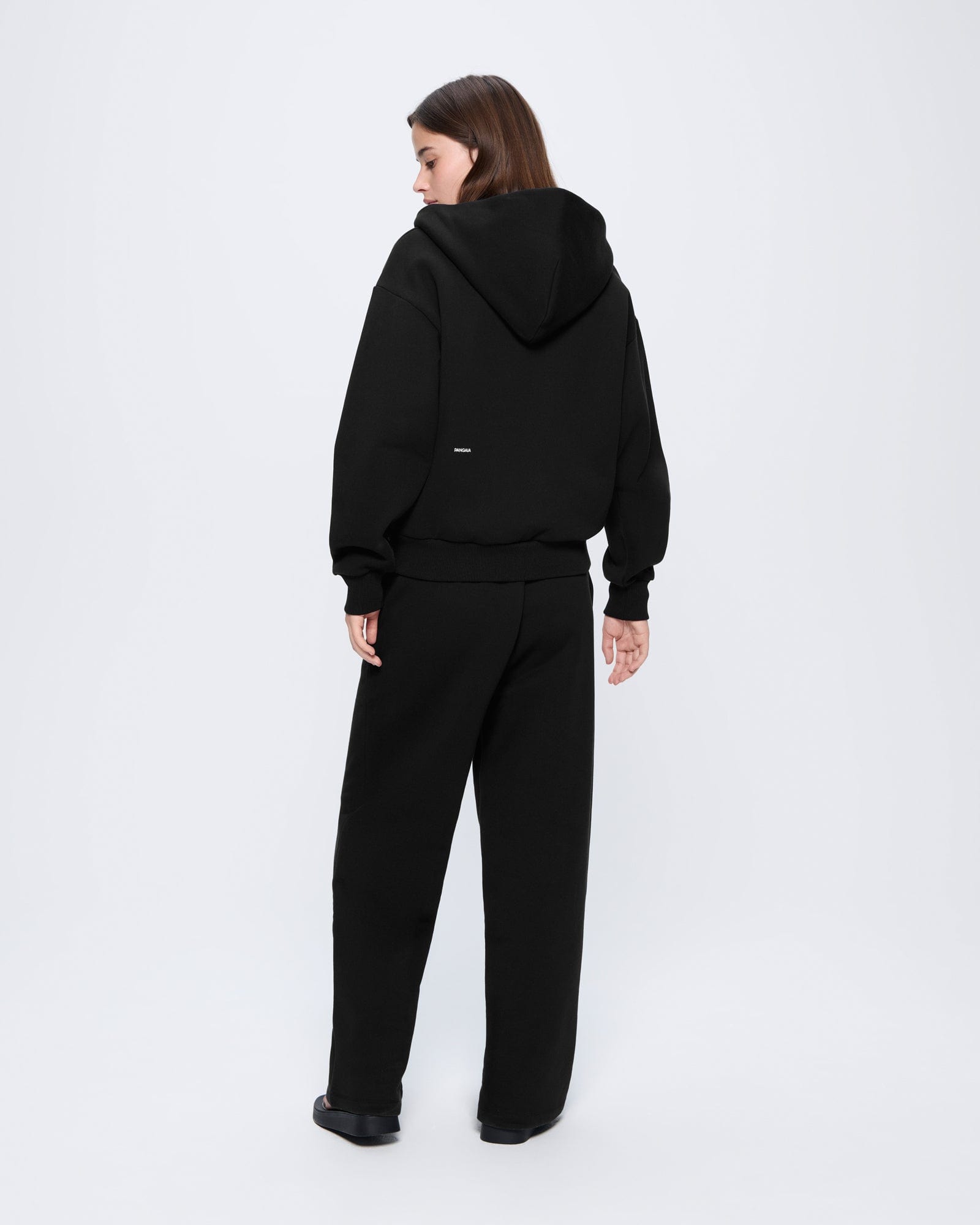HEAVYWEIGHT_STRAIGHT_LEG_TRACK_PANTS_HOODIE_BLACK_WOMENS_BACK_Retouched
