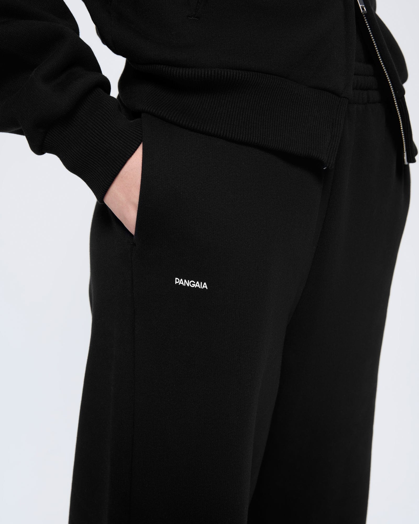 HEAVYWEIGHT_STRAIGHT_LEG_TRACK_PANTS_HOODIE_BLACK_WOMENS_DETAIL_Retouched