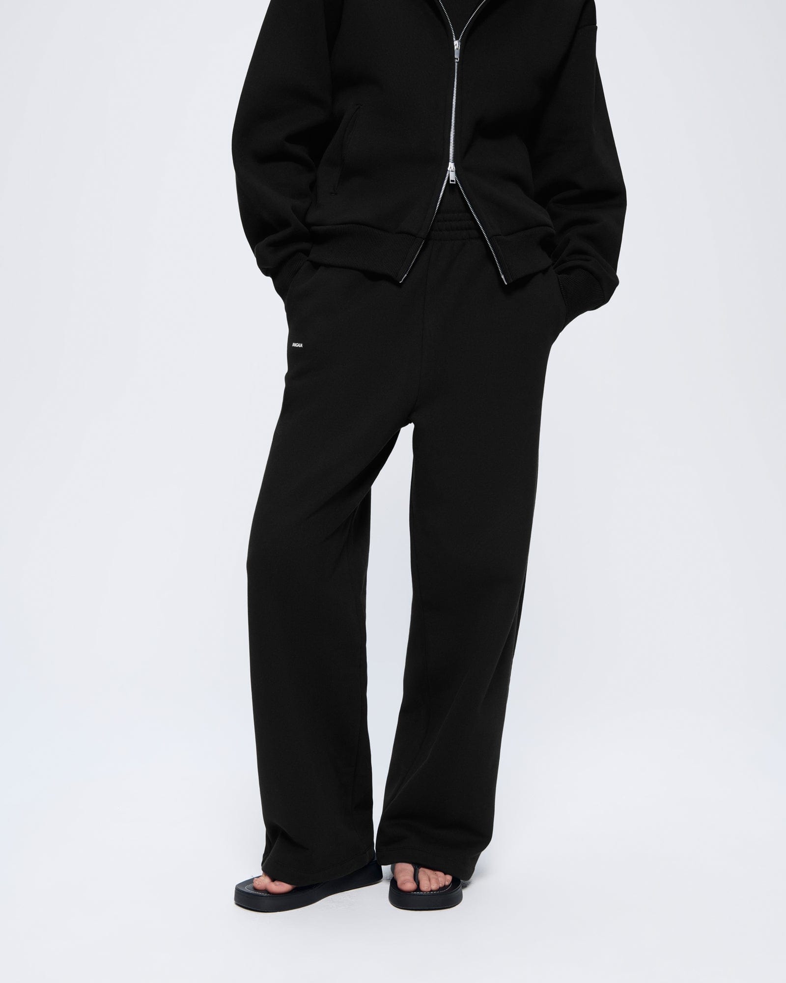 HEAVYWEIGHT_STRAIGHT_LEG_TRACK_PANTS_HOODIE_BLACK_WOMENS_FRONT_Retouched