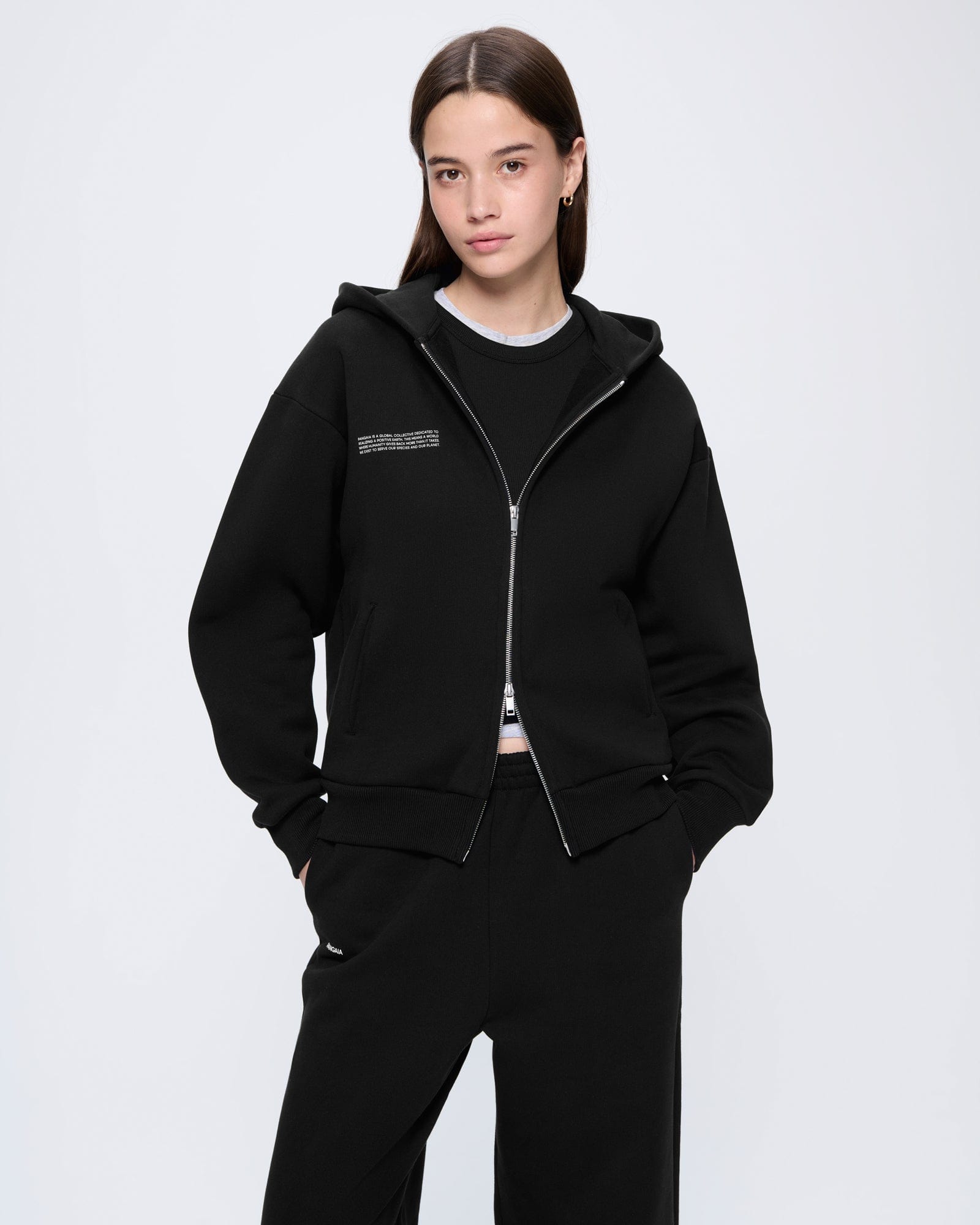 HEAVYWEIGHT_ZIPPED_HOODIE_BLACK_WOMENS_FRONT_Retouched