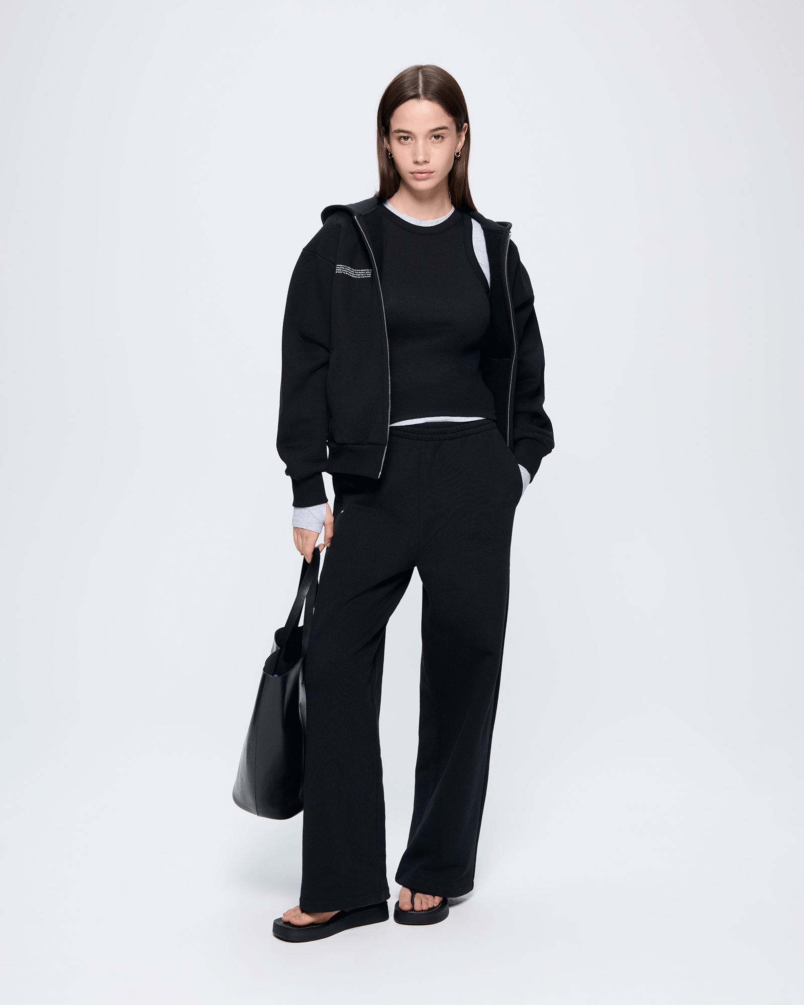 HEAVYWEIGHT_ZIPPED_HOODIE_BLACK_WOMENS_LEAD_Retouched1