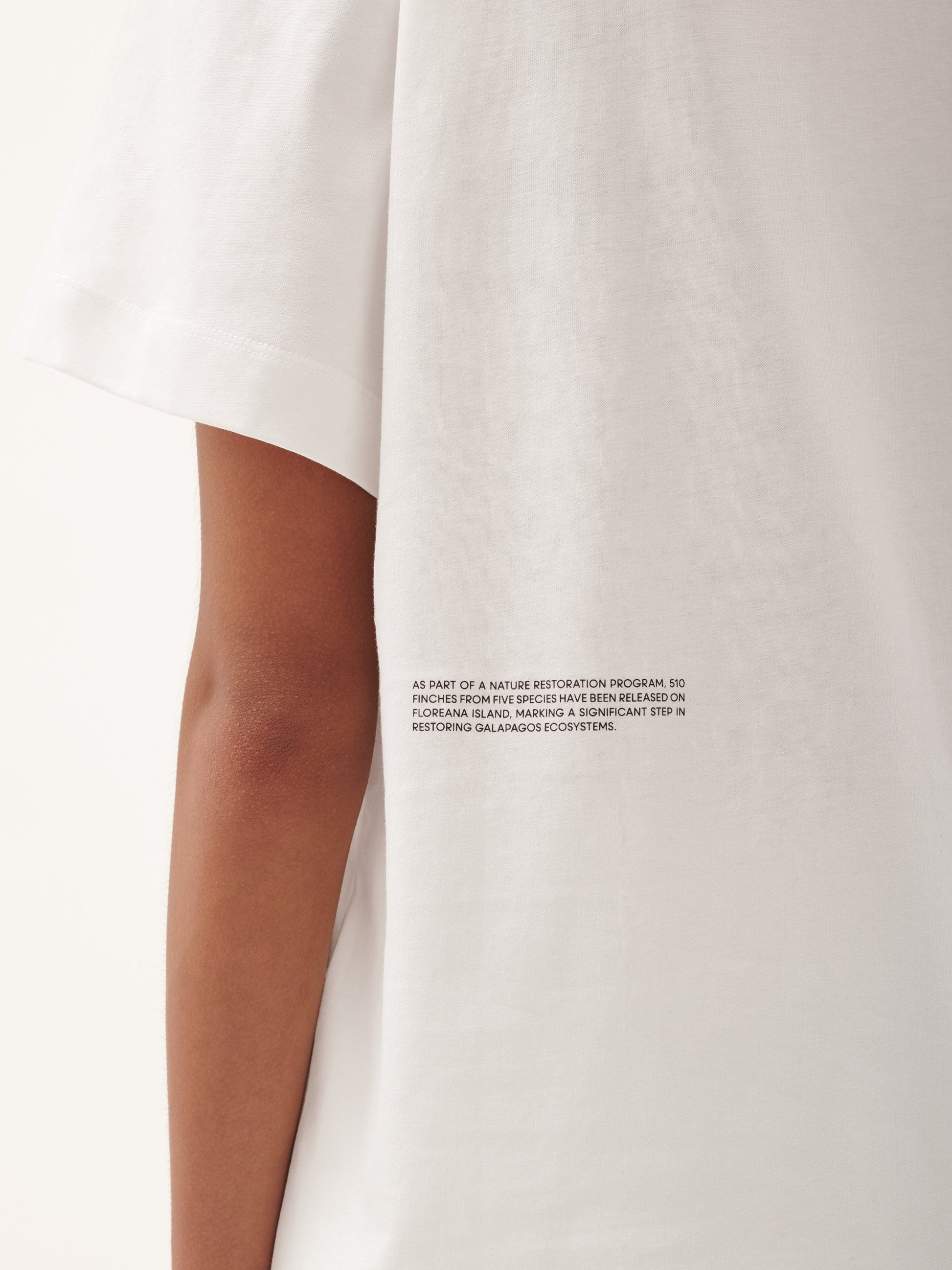  Analyzing image     Hope_Print_Graphic_T-Shirt_Off_White_Male-3