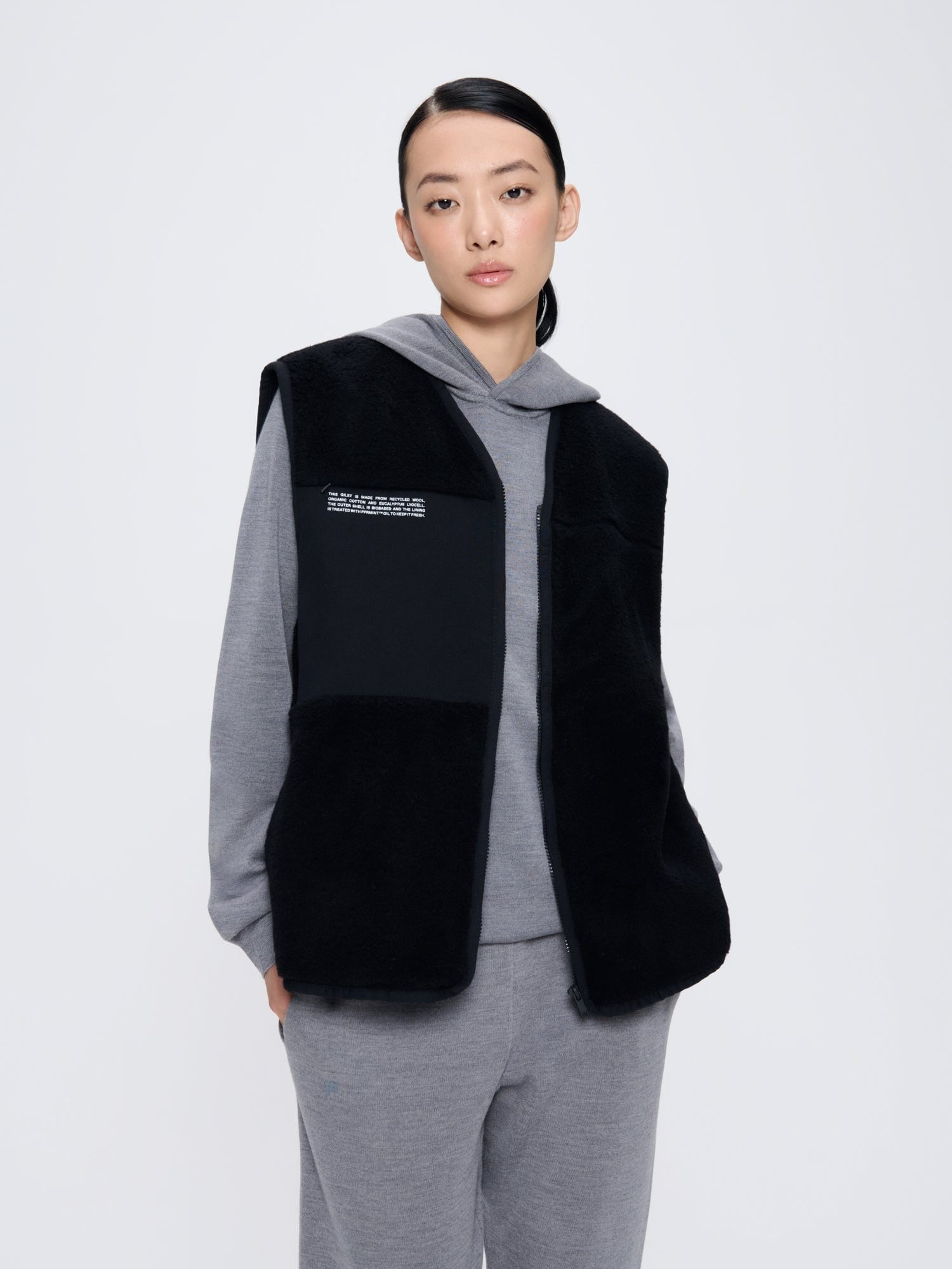 Womens Recycled Wool Fleece Gilet—black