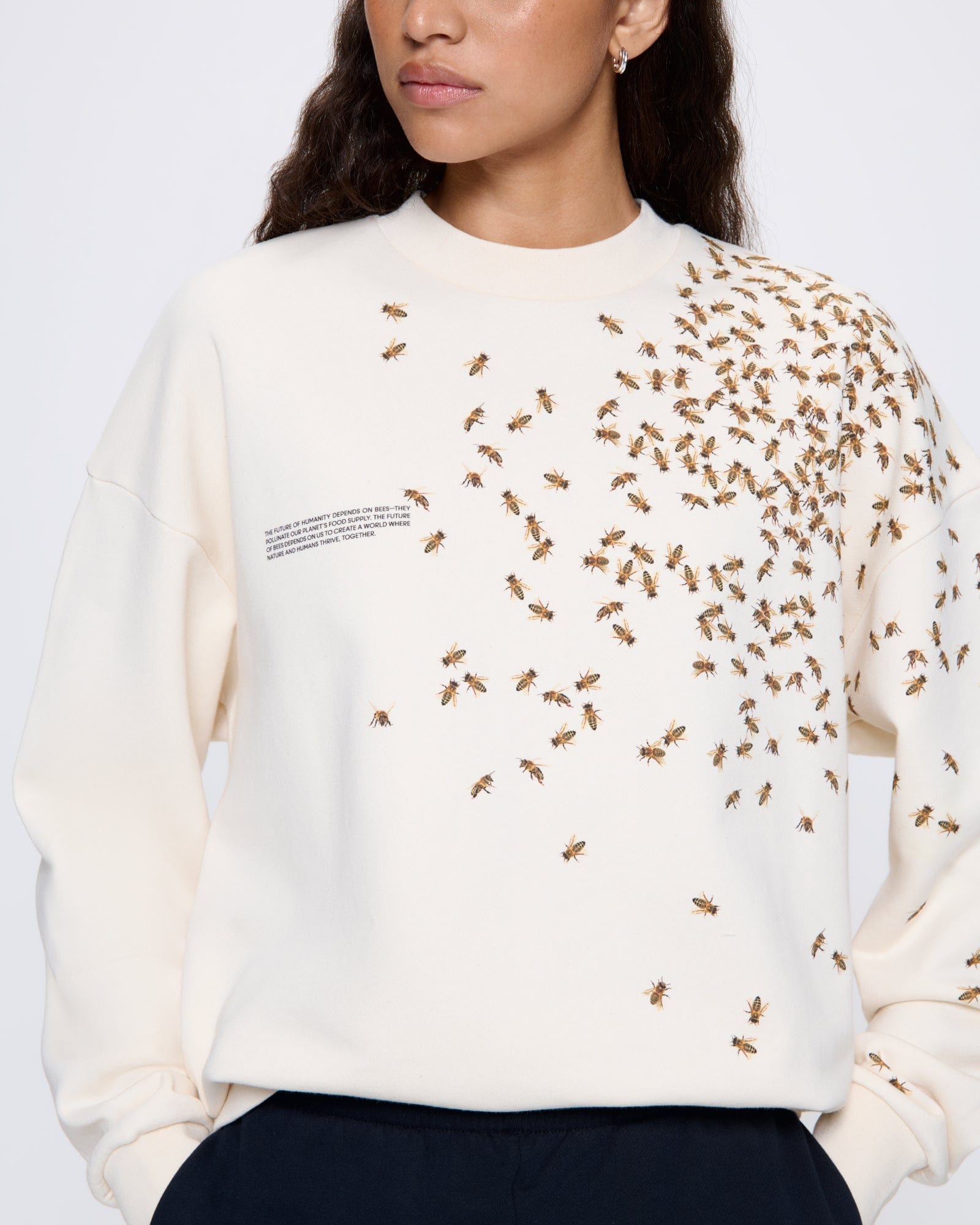 WORLD_BEE_DAY_SWEATSHIRT_UNDYED_WOMENS_DETAIL
